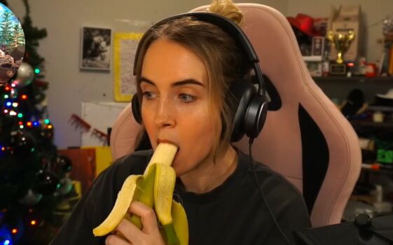 Full leaked Emilycc private onlyfans photo