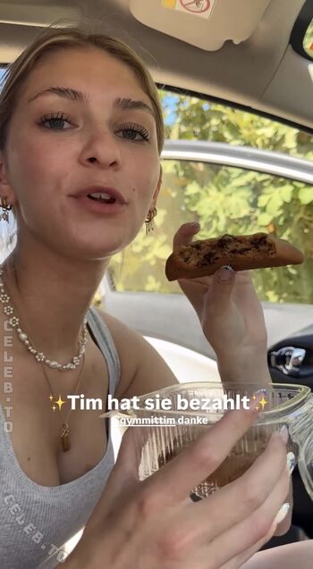 Full leaked Emilylior private onlyfans photo