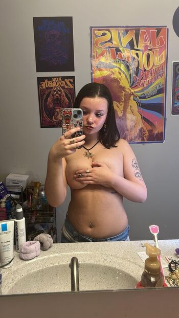 Full leaked Emilyyyrae private onlyfans photo
