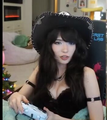 Full leaked Emiru  page private onlyfans photo