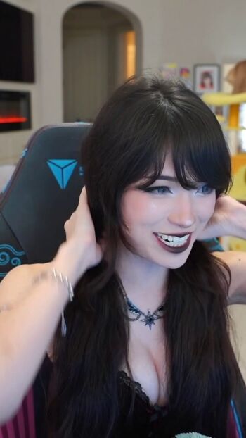 Full leaked Emiru  page private onlyfans photo