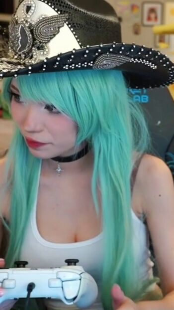 Full leaked Emiru  page private onlyfans photo