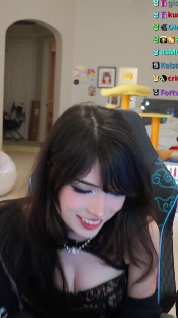 Full leaked Emiru  page private onlyfans photo