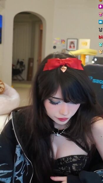 Full leaked Emiru  page private onlyfans photo