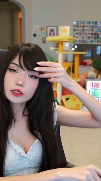 Full leaked Emiru  page private onlyfans photo