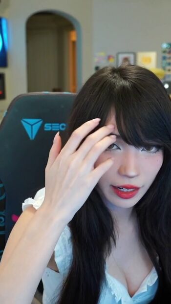 Full leaked Emiru  page private onlyfans photo