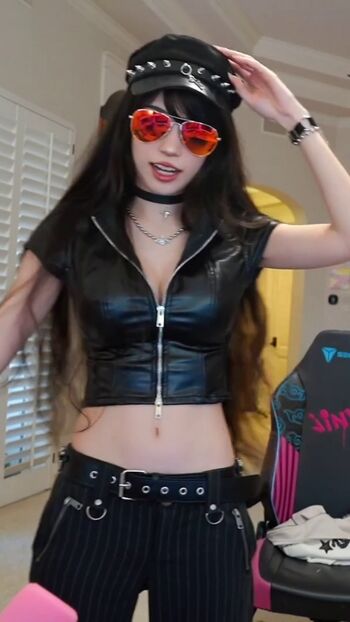 Full leaked Emiru  page private onlyfans photo