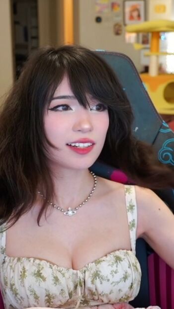 Full leaked Emiru  page private onlyfans photo