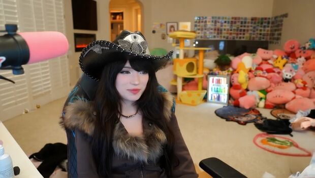 Full leaked Emiru  page private onlyfans photo