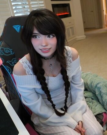 Full leaked Emiru  page private onlyfans photo