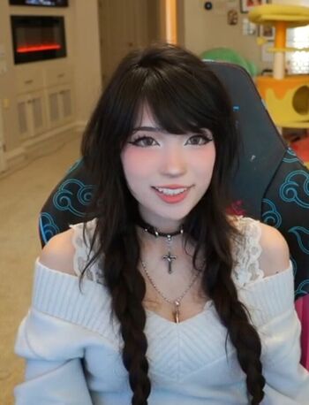 Full leaked Emiru  page private onlyfans photo