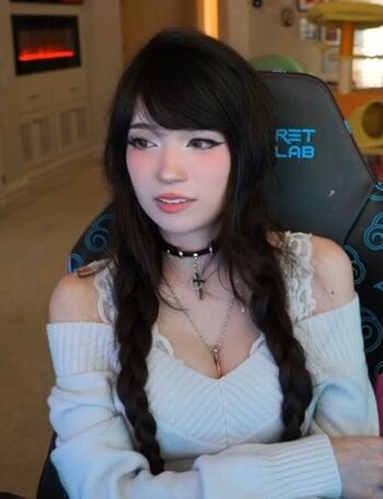 Full leaked Emiru  page private onlyfans photo