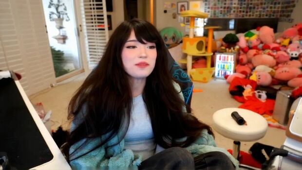 Full leaked Emiru  page private onlyfans photo