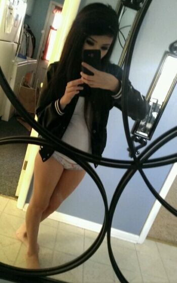 Full leaked Emiru  page private onlyfans photo