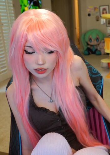 Full leaked Emiru  page private onlyfans photo