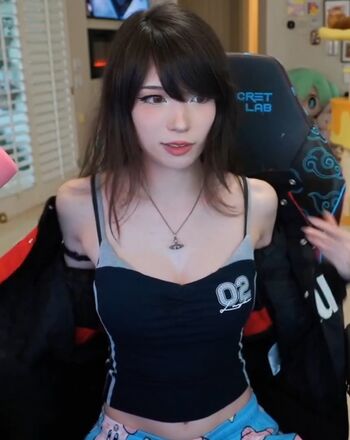 Full leaked Emiru  page private onlyfans photo