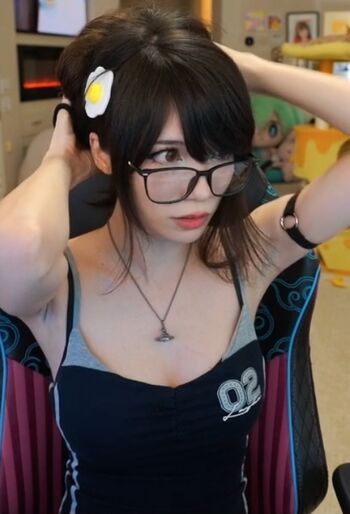 Full leaked Emiru  page private onlyfans photo