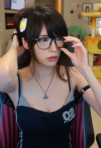 Full leaked Emiru  page private onlyfans photo