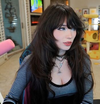 Full leaked Emiru  page private onlyfans photo