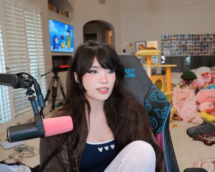 Full leaked Emiru private onlyfans photo