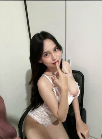 Full leaked Emmavllryn page private onlyfans photo