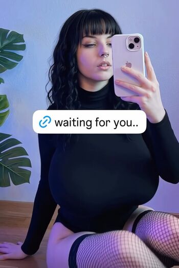 Full leaked Emmythegothmommy private onlyfans photo