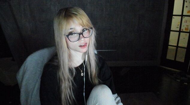 Full leaked Emmyuh private onlyfans photo