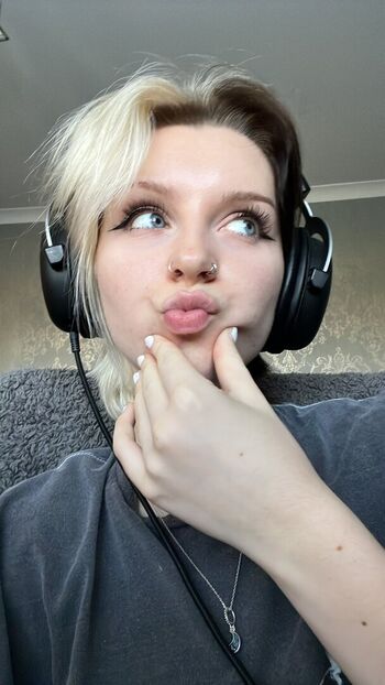 Full leaked Emzeeni private onlyfans photo