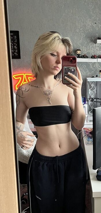 Full leaked Emzeeni private onlyfans photo