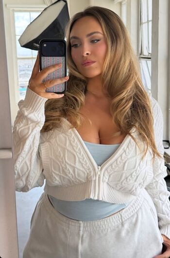 Full leaked Erinmhk private onlyfans photo