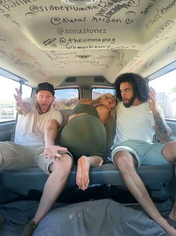 Full leaked Fan bus private onlyfans photo