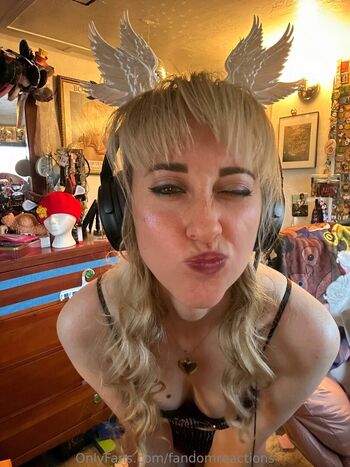 Full leaked Fandomreactions page private onlyfans photo