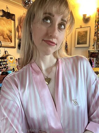 Full leaked Fandomreactions private onlyfans photo