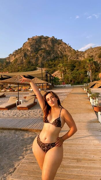 Full leaked Fatmaakonca private onlyfans photo