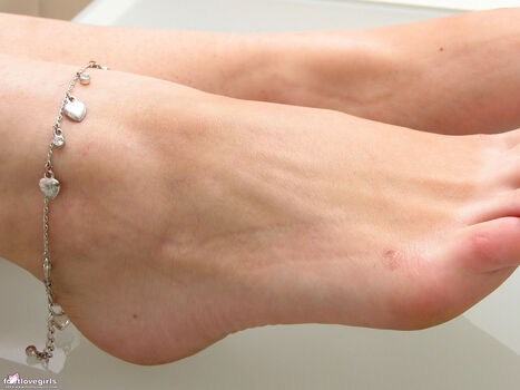 Full leaked Ren nuisance/ private onlyfans photo