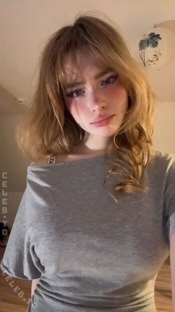Full leaked Felinenyaa private onlyfans photo
