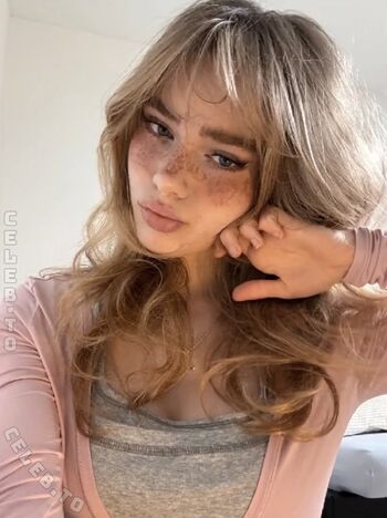 Full leaked Felinenyaa private onlyfans photo