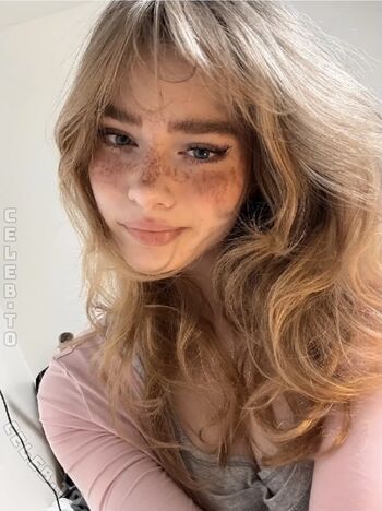 Full leaked Felinenyaa private onlyfans photo