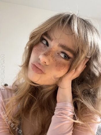 Full leaked Felinenyaa private onlyfans photo
