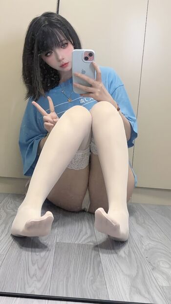 Full leaked Fengmaoss page private onlyfans photo