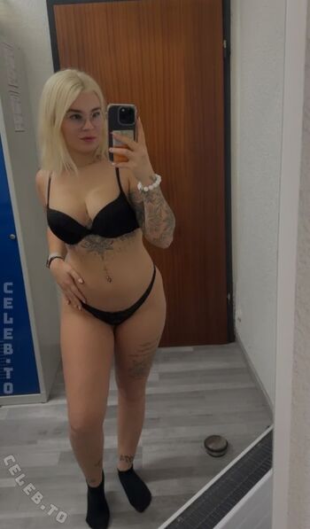 Full leaked Fenni private onlyfans photo