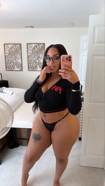 Full leaked Fineshitseni private onlyfans photo