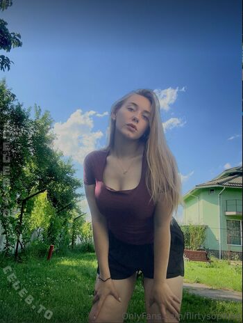 Full leaked Flirtysophiaa private onlyfans photo