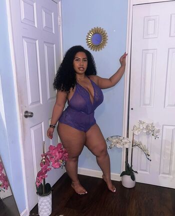 Full leaked Forevercurlybri private onlyfans photo