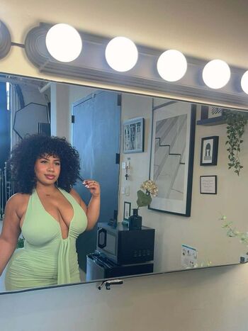 Full leaked Forevercurlybri private onlyfans photo