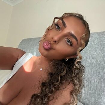 Full leaked Franditellaa private onlyfans photo