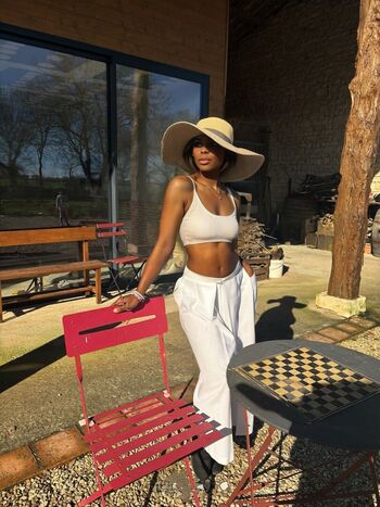 Full leaked Fsemelagne page private onlyfans photo