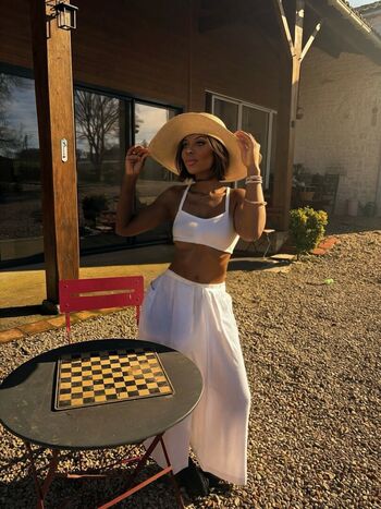 Full leaked Fsemelagne page private onlyfans photo