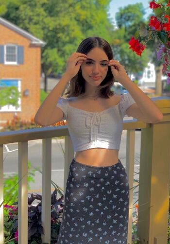 Full leaked Gabriela bee private onlyfans photo