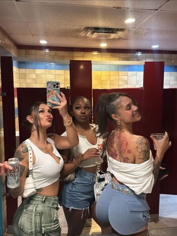 Full leaked Giavannanmoore page private onlyfans photo